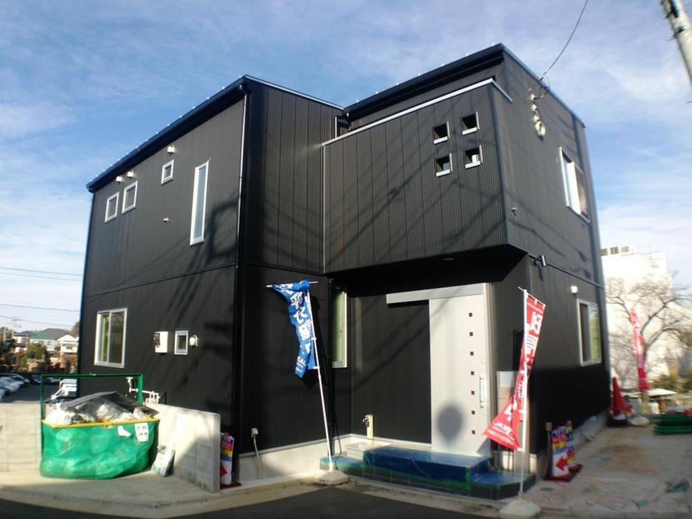 Local appearance photo. Local (12 May 2013) Shooting