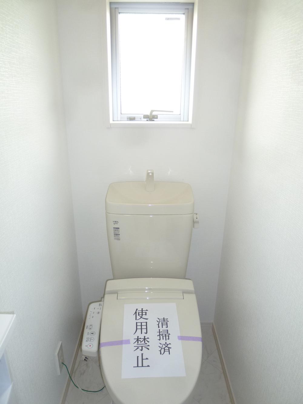 Toilet. Indoor (12 May 2013) Shooting