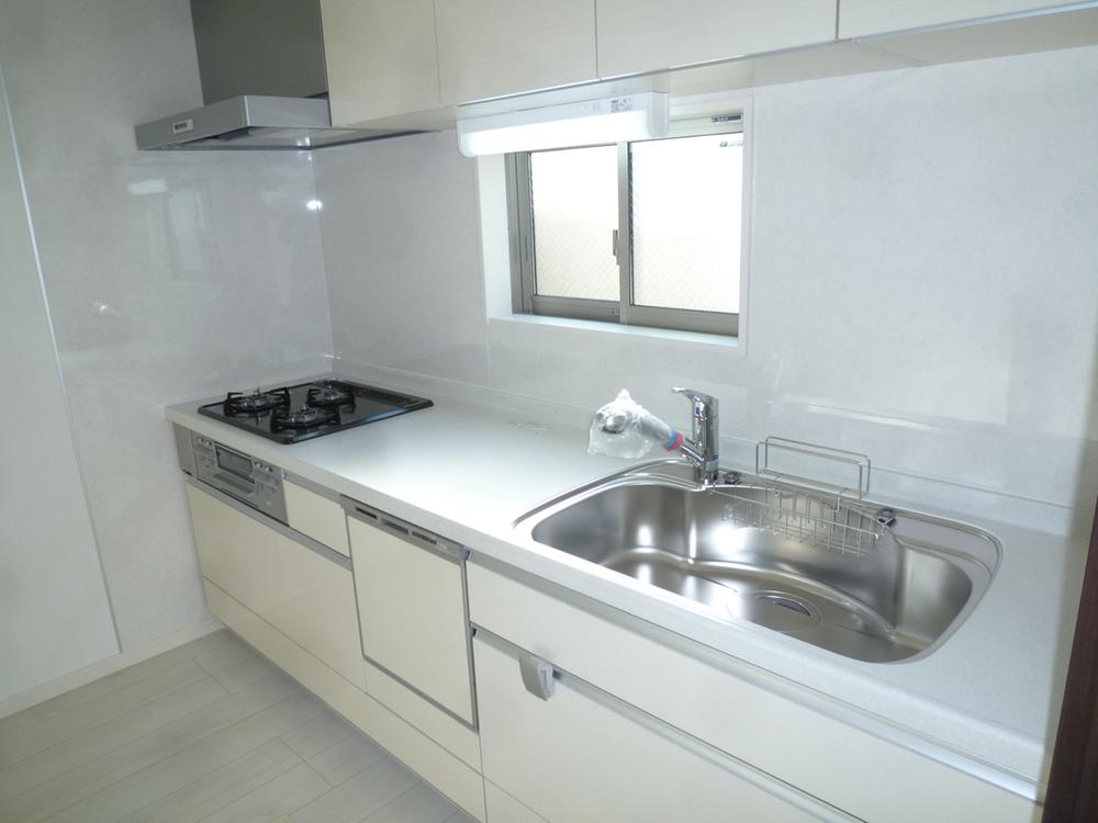 Kitchen. Indoor (12 May 2013) Shooting