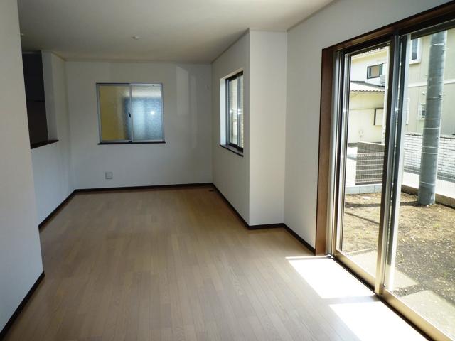 Same specifications photos (living)