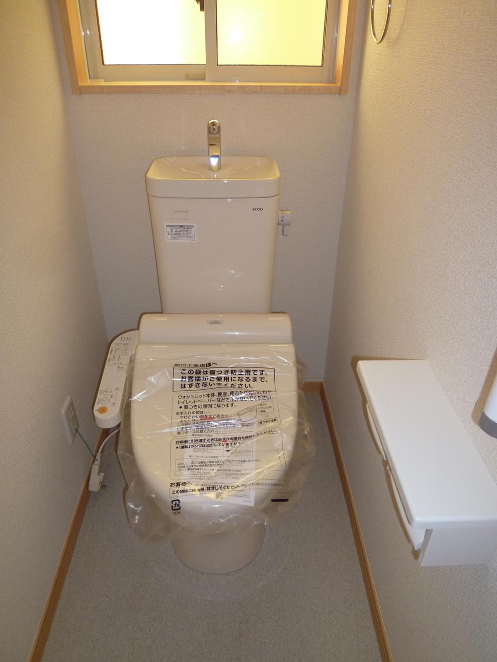 Toilet. Indoor (December 13, 2013) Shooting 25 Building