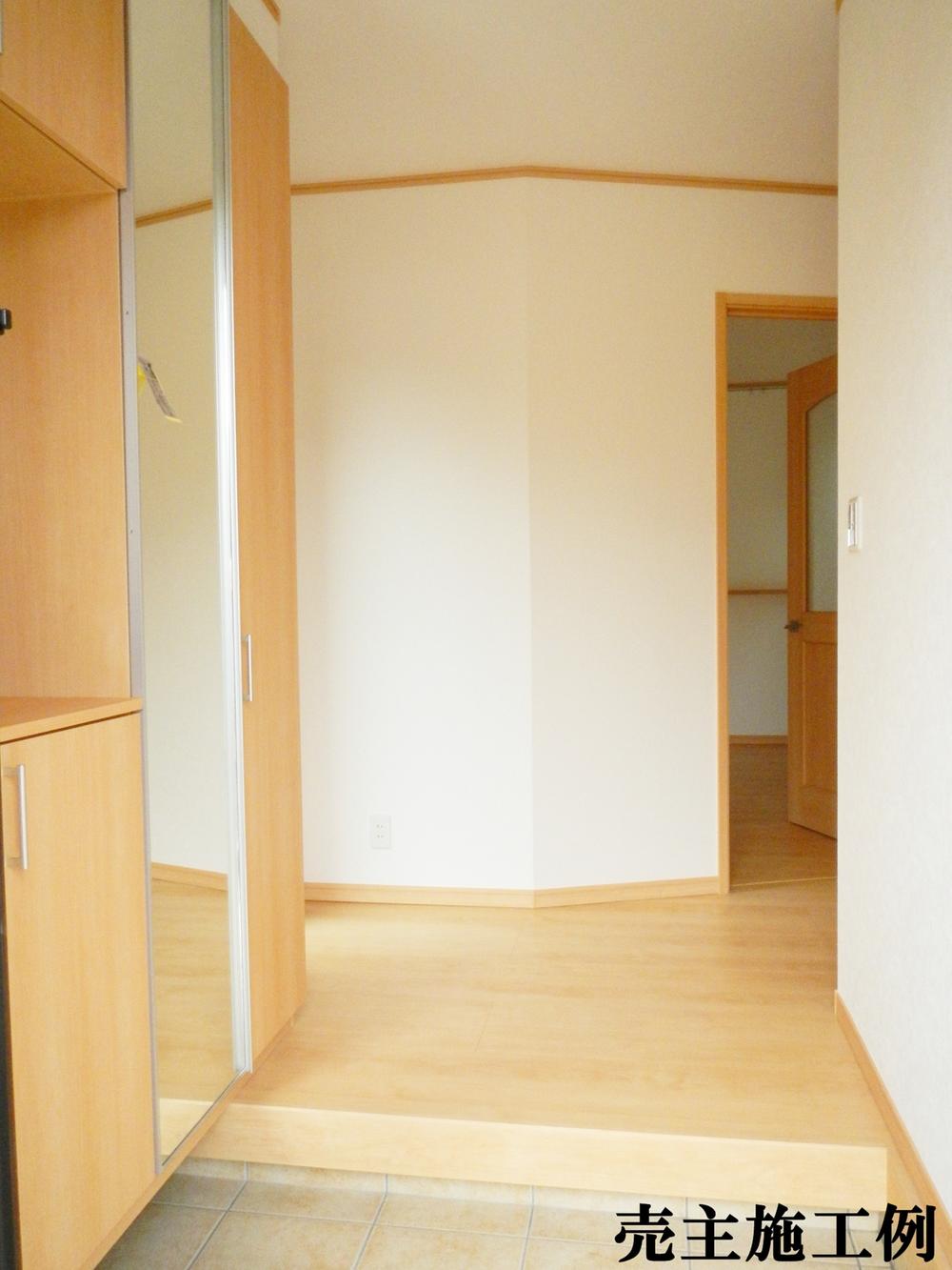 Entrance. The cupboard of equipped glad full-length mirror before going out!