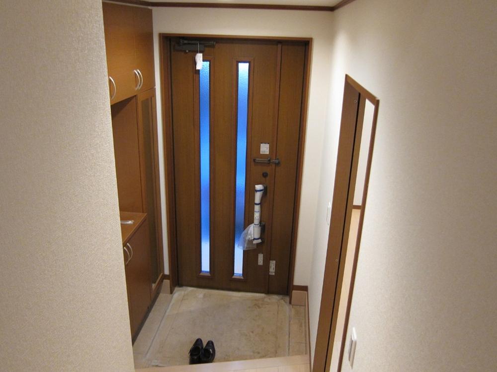 Entrance. Local (March 2013) Shooting