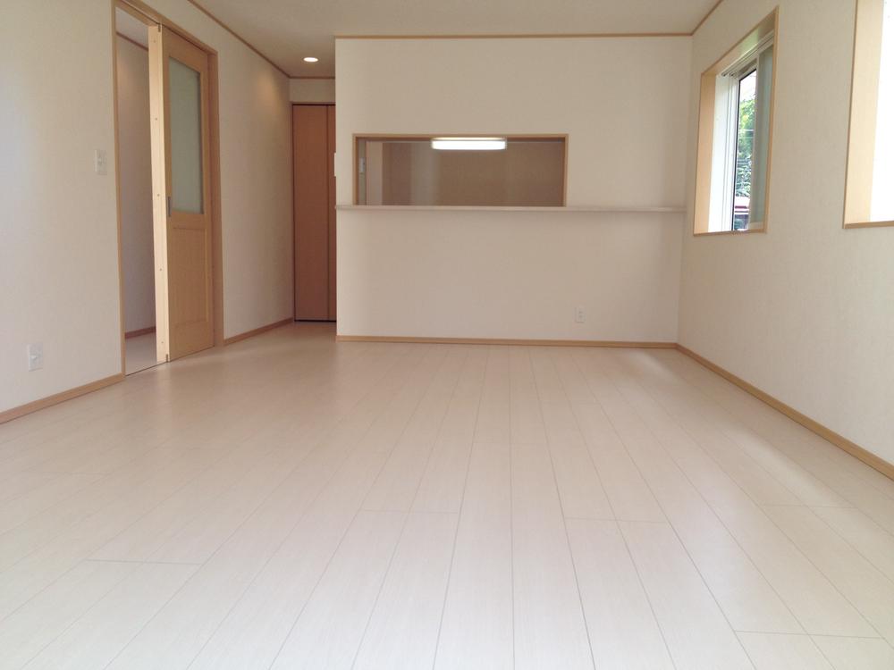 Same specifications photos (living)