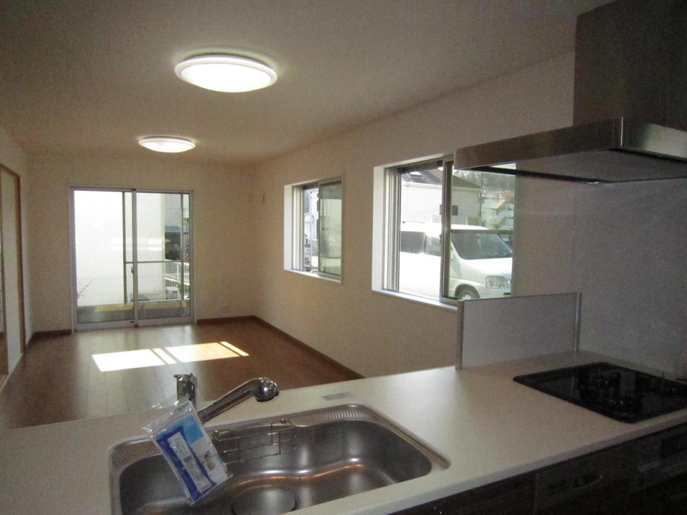 Living. Same specification and construction photos