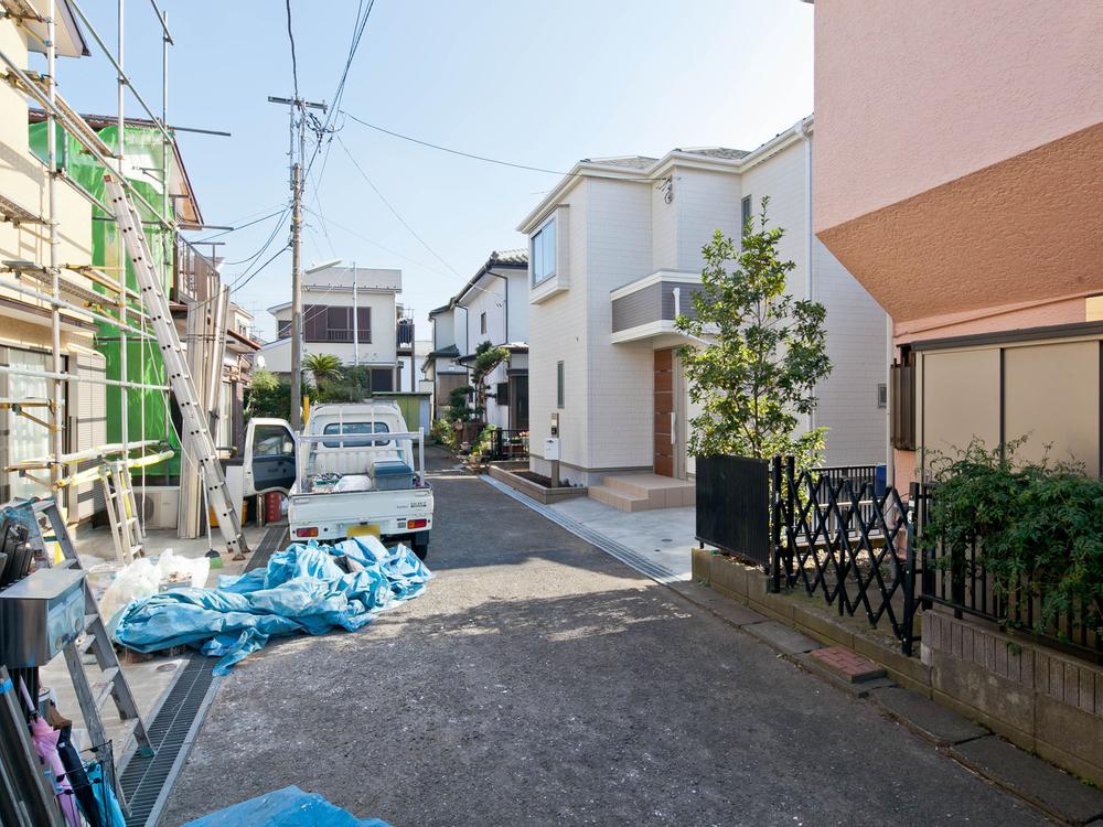 Local photos, including front road. Easy you can receipts!