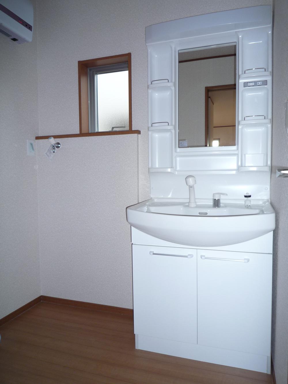 Wash basin, toilet. Indoor (12 May 2013) Shooting