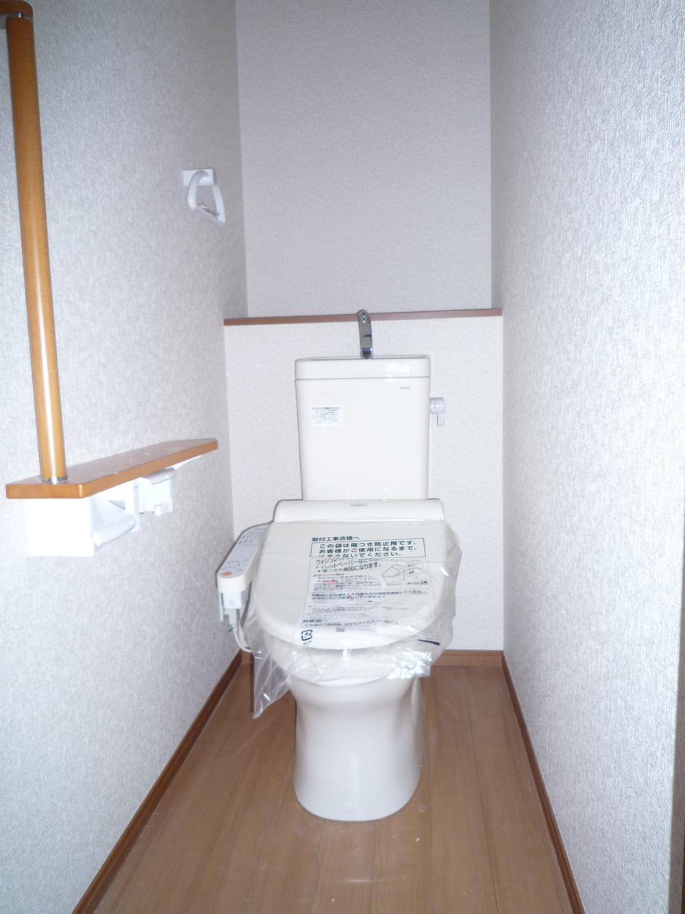 Toilet. Indoor (12 May 2013) Shooting