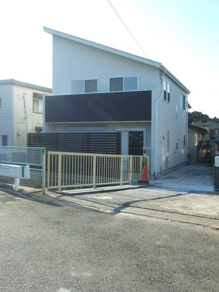 Local photos, including front road. Local (12 May 2013) Shooting