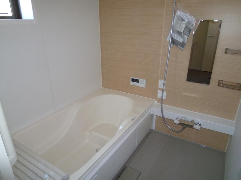 Bathroom. Building 2 Indoor (December 5, 2013) Shooting