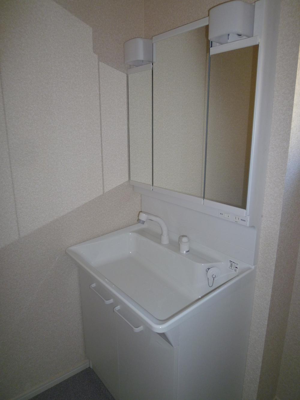 Wash basin, toilet. Building 2 Indoor (December 5, 2013) Shooting