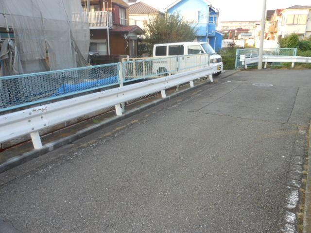 Local photos, including front road. Local (11 May 2013) Shooting