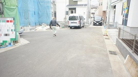 Local photos, including front road. Frontal road