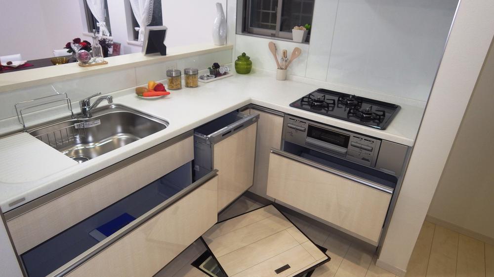 Kitchen. Indoor (11 May 2013) Shooting