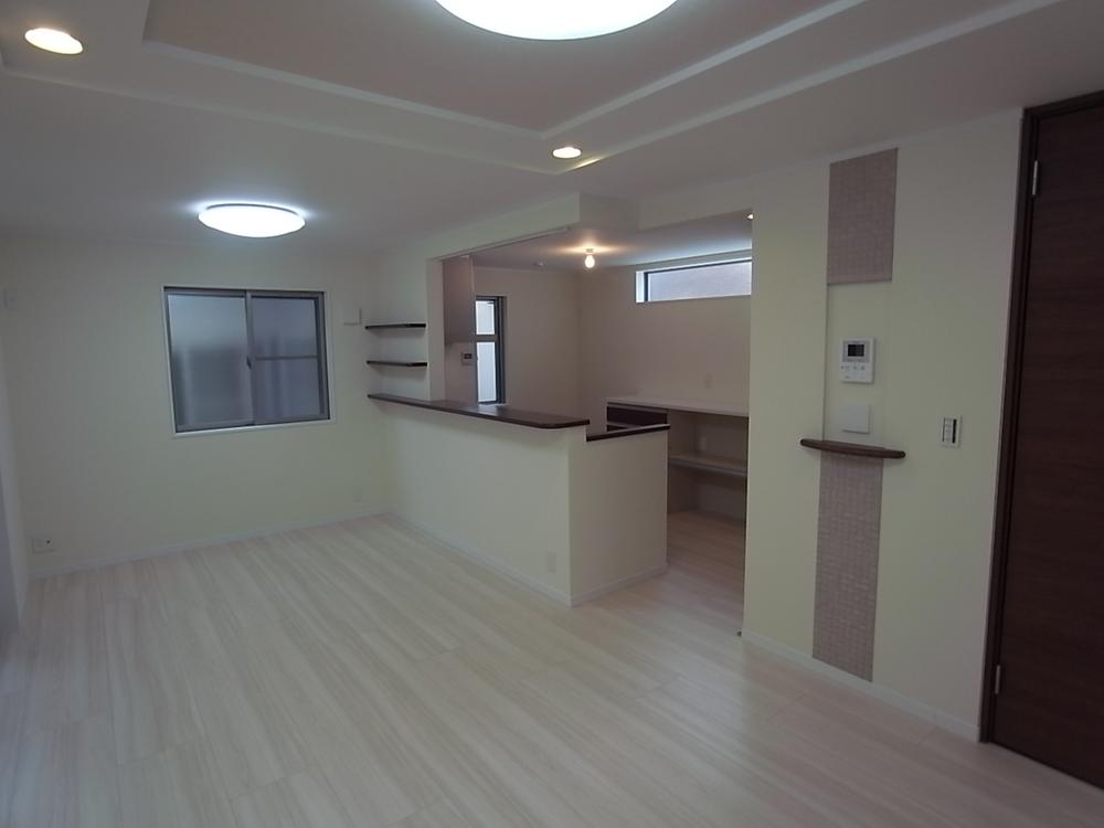 Living. In the winter and I'm happy with underfloor heating of living. Indoor (11 May 2013) Shooting