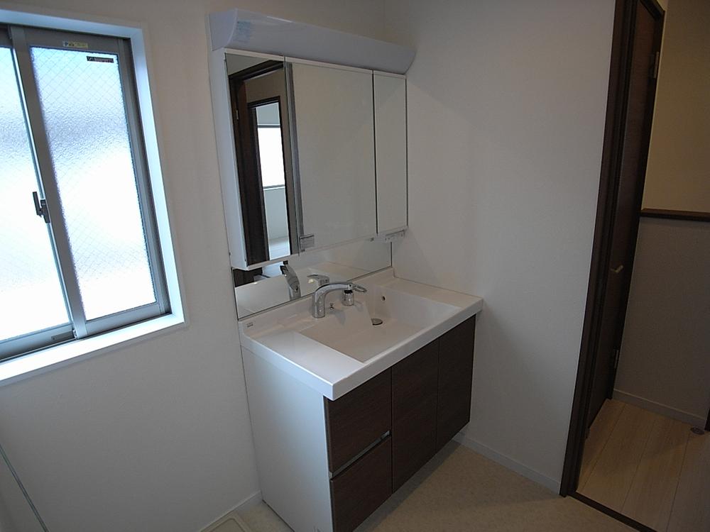 Wash basin, toilet. Indoor (11 May 2013) Shooting