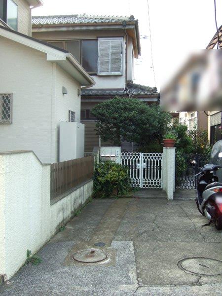 Local photos, including front road. Local (10 May 2013) Shooting