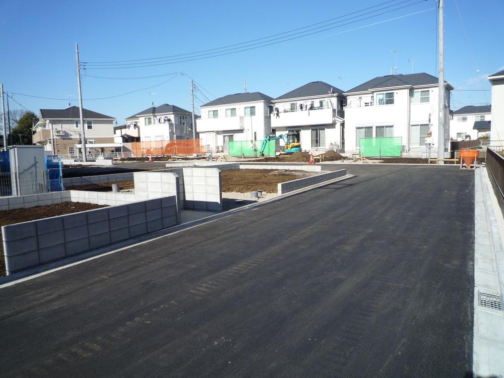 Local photos, including front road. Local (12 May 2013) Shooting