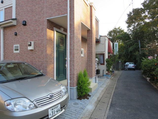 Local photos, including front road. Local (11 May 2013) Shooting