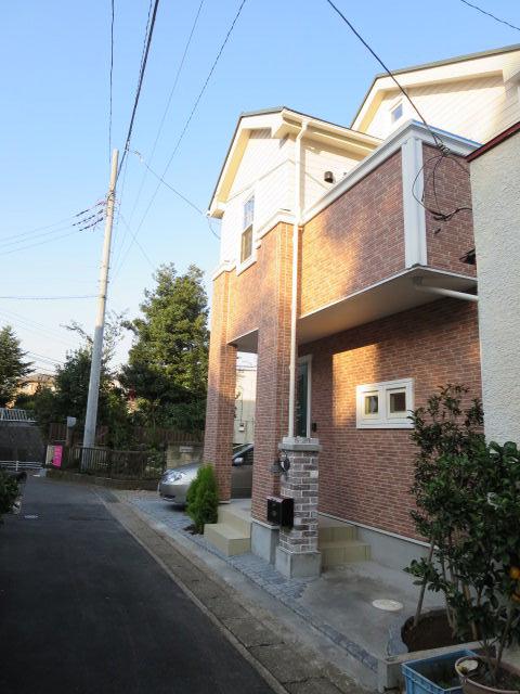 Local photos, including front road. Local (11 May 2013) Shooting