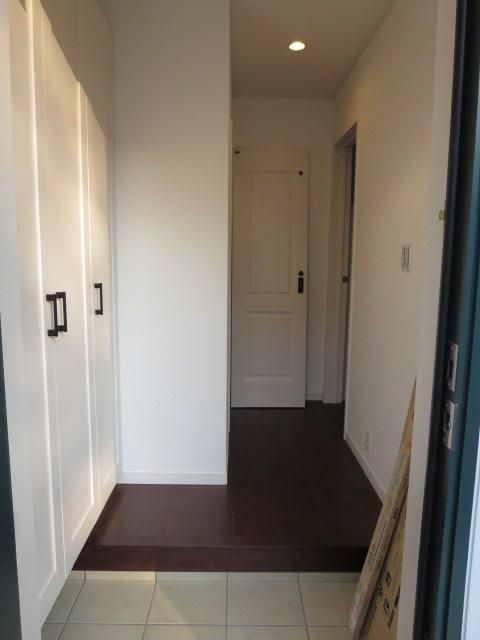 Entrance. Indoor (11 May 2013) Shooting