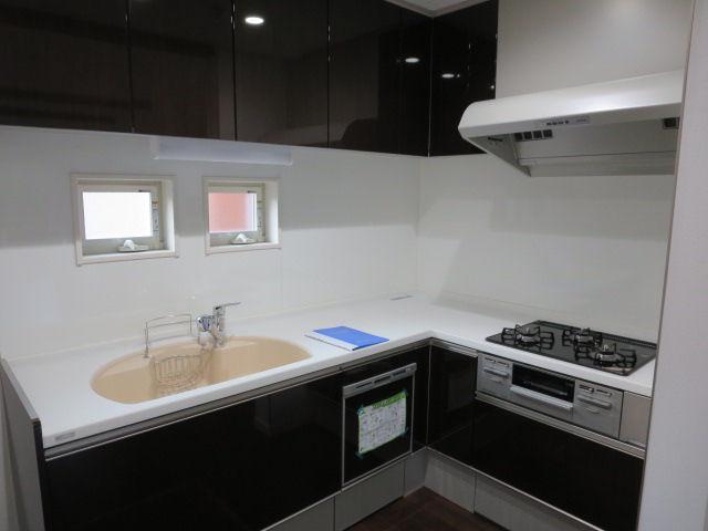 Kitchen. Indoor (11 May 2013) Shooting