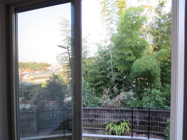 View photos from the dwelling unit. View from the site (November 2013) Shooting