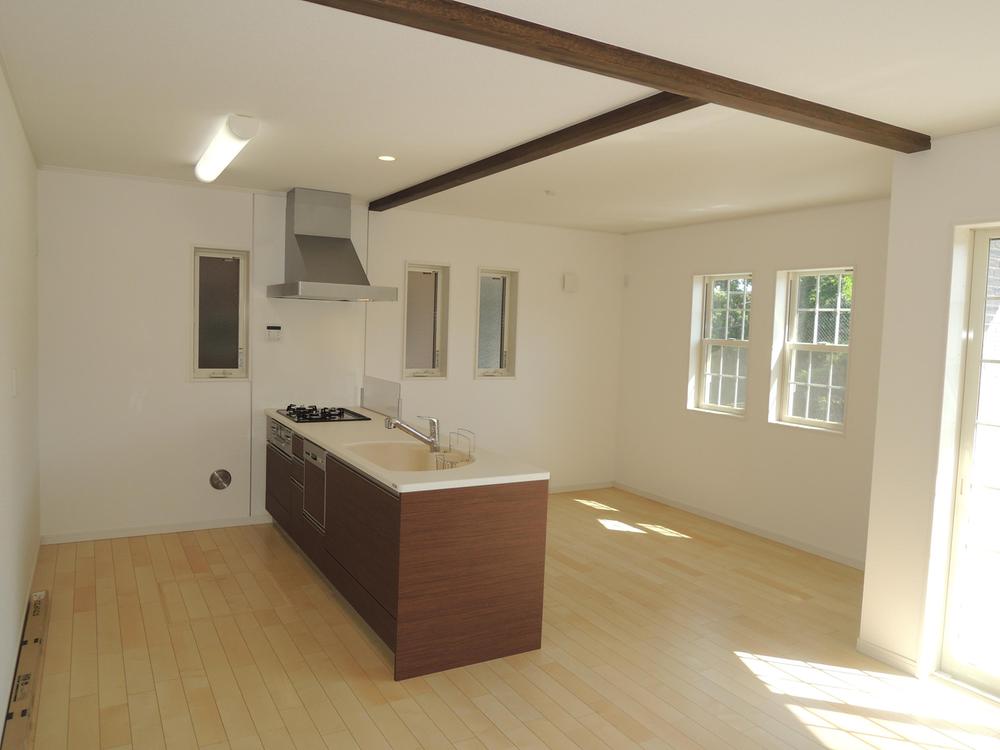 Same specifications photos (living). Same specifications