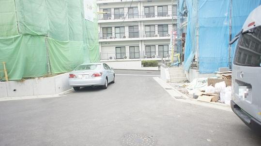 Local photos, including front road. Frontal road