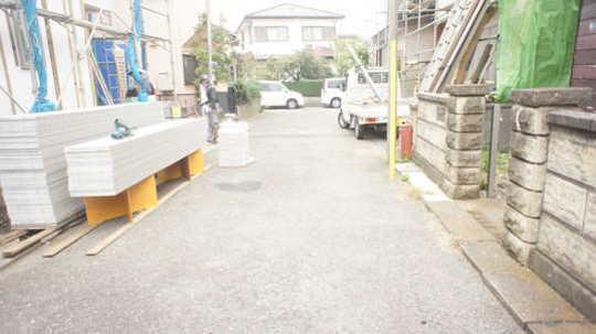 Local photos, including front road. Frontal road