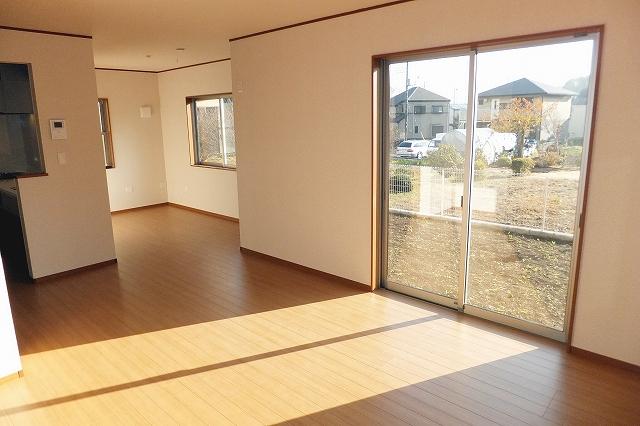 Living. This sunshine is crowded shines without building adjacent to the building south. 5 Building room (December 10, 2013) Shooting