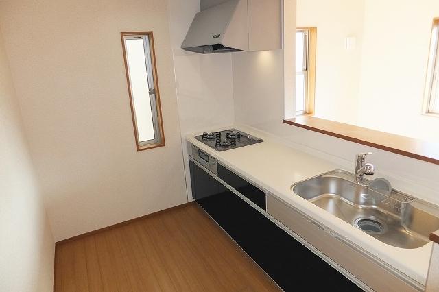 Kitchen. Simple you, but functional system Kitchen ・ 5 Building room (December 10, 2013) Shooting