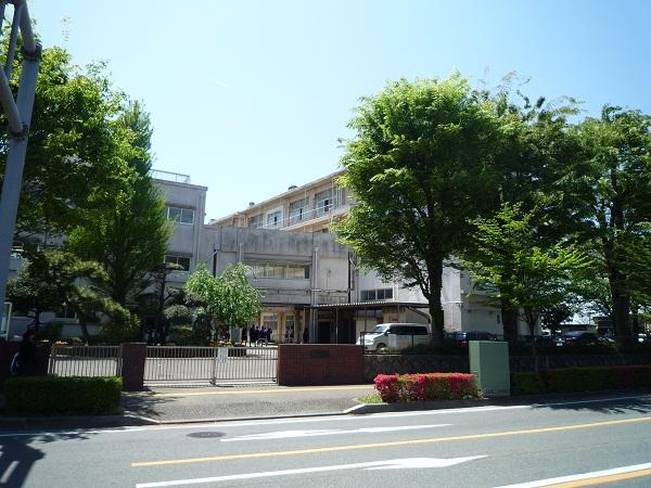 Junior high school. Seya 15-minute walk from the junior high school (about 1140m)