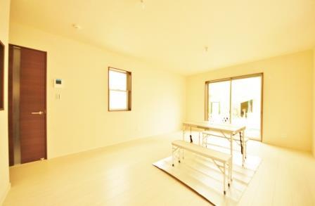 Living. Indoor (11 May 2013) Shooting, Easy-to-use is a good living. 