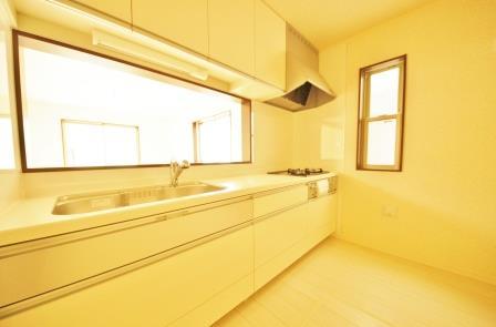 Kitchen. Indoor (11 May 2013) Shooting, Artificial marble top ・ Three mouth is a stove with a system Kitchen. 