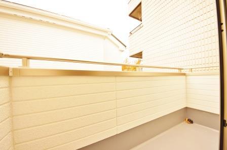 Balcony. Local (11 May 2013) Shooting, There is also a balcony on the west side. 