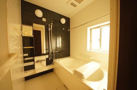 Bathroom. Indoor (11 May 2013) Shooting, This is a system bus with a heating ventilation dryer. 