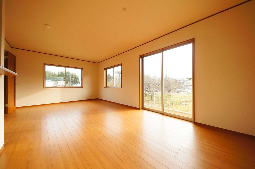 Living. Indoor (12 May 2013) Shooting, The window is a bright living large.