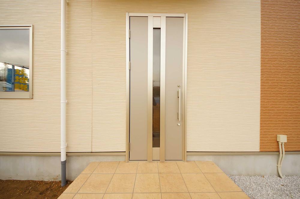 Entrance. Local (12 May 2013) Shooting, It is the entrance door.