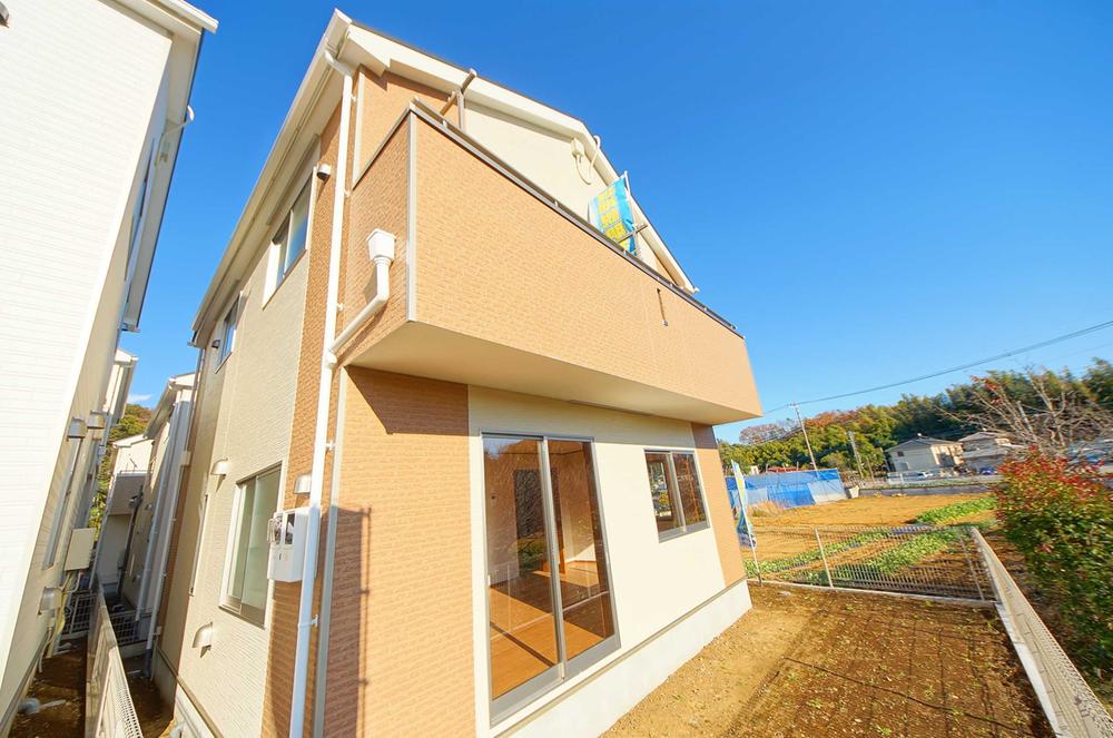 Garden. Local (12 May 2013) Shooting, There is a garden on the south side.