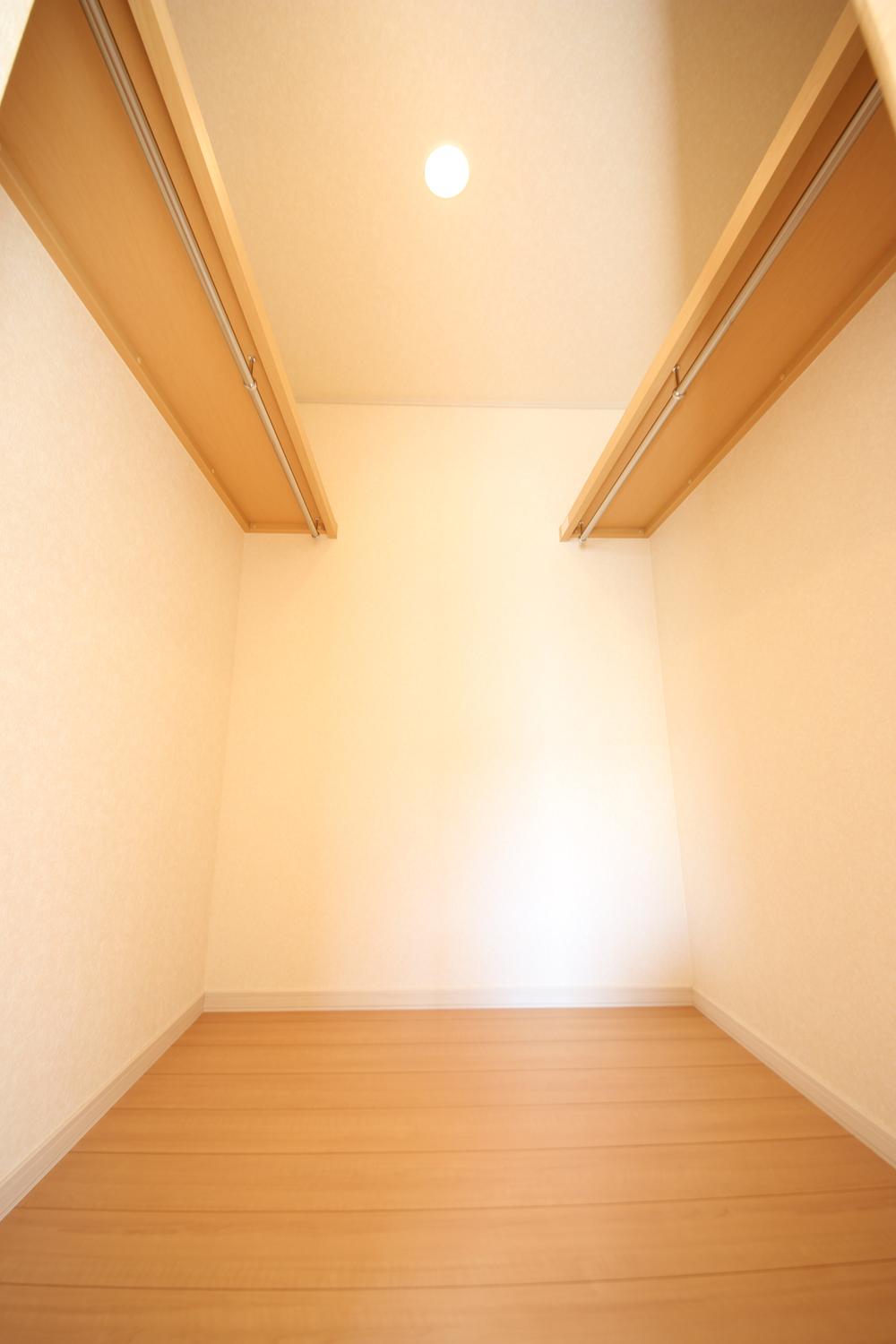 Same specifications photos (Other introspection). Walk-in closet