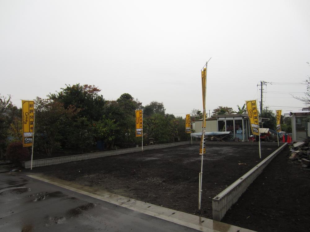 Local photos, including front road. Local (11 May 2013) Shooting