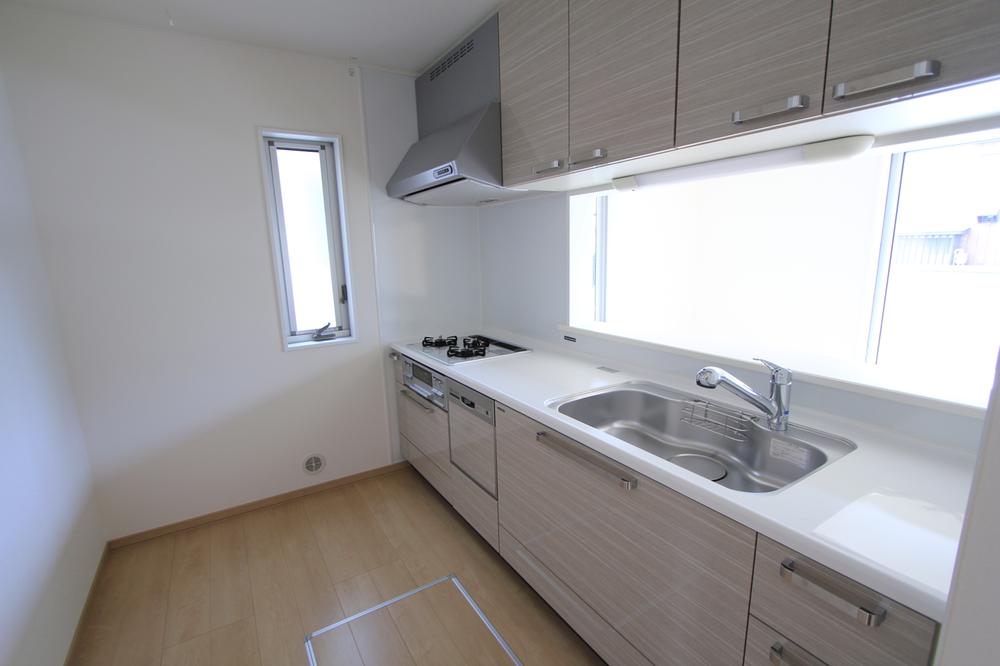 Kitchen. Sold, local (August 2013) Shooting