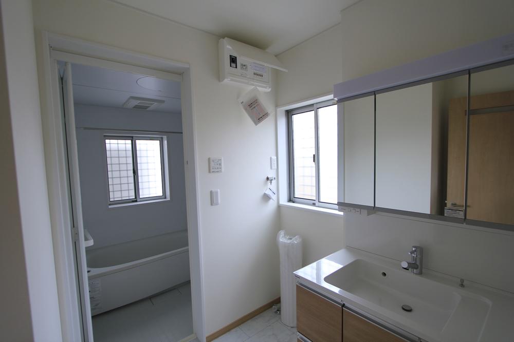 Wash basin, toilet. Sold, local (August 2013) Shooting