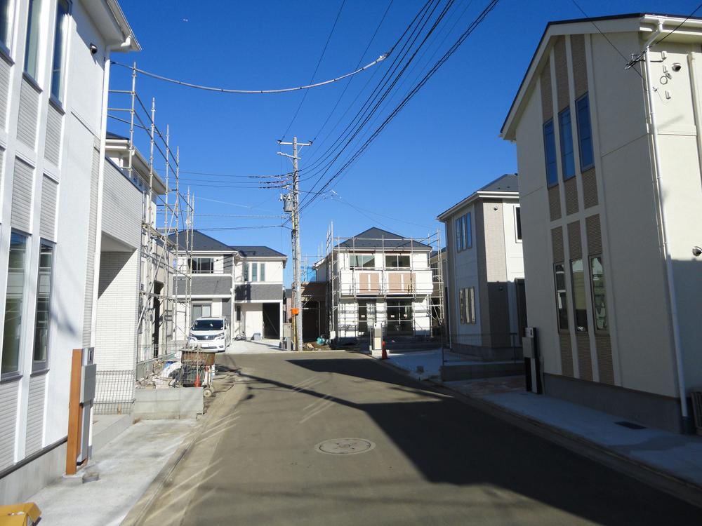 Local photos, including front road. 22 Building front road (December 2013) Shooting