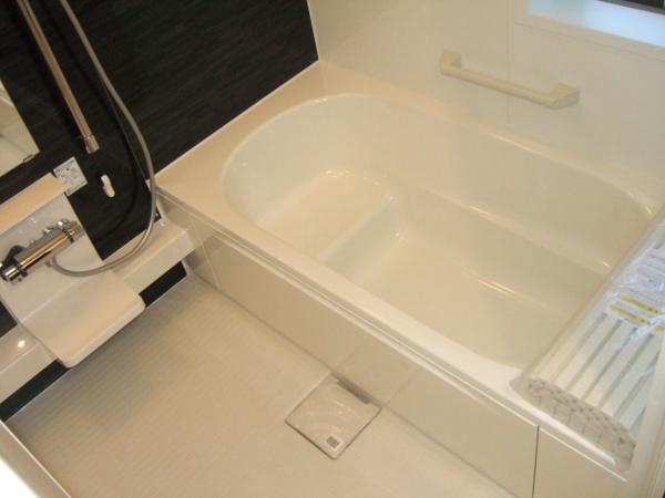 Bathroom. Indoor (11 May 2013) Shooting. 1 Building.