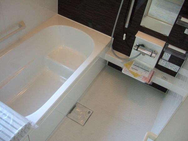 Bathroom. Indoor (11 May 2013) Shooting. 5 Building.