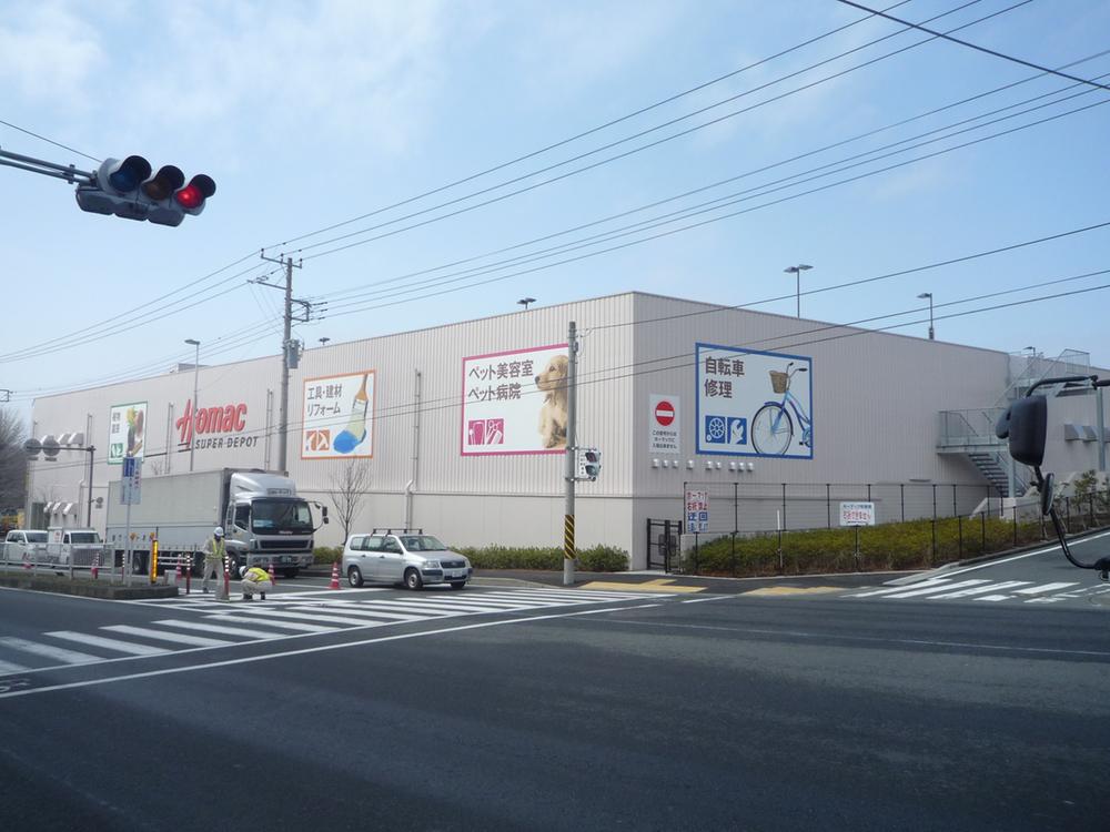 Shopping centre. Four Mac