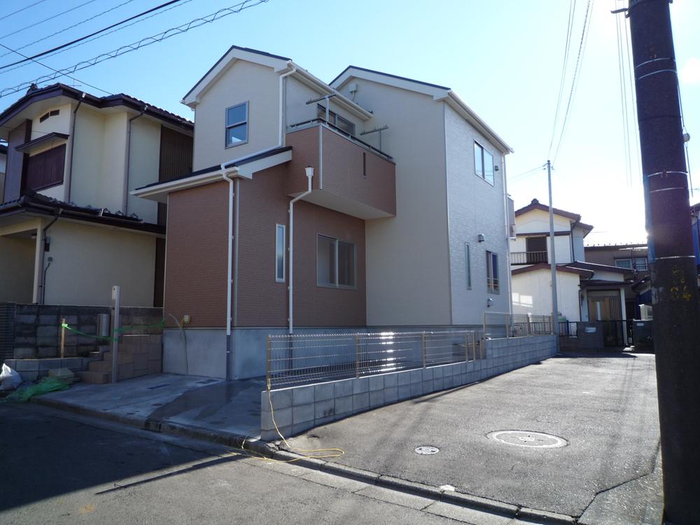 Local appearance photo. Local (11 May 2013) Shooting