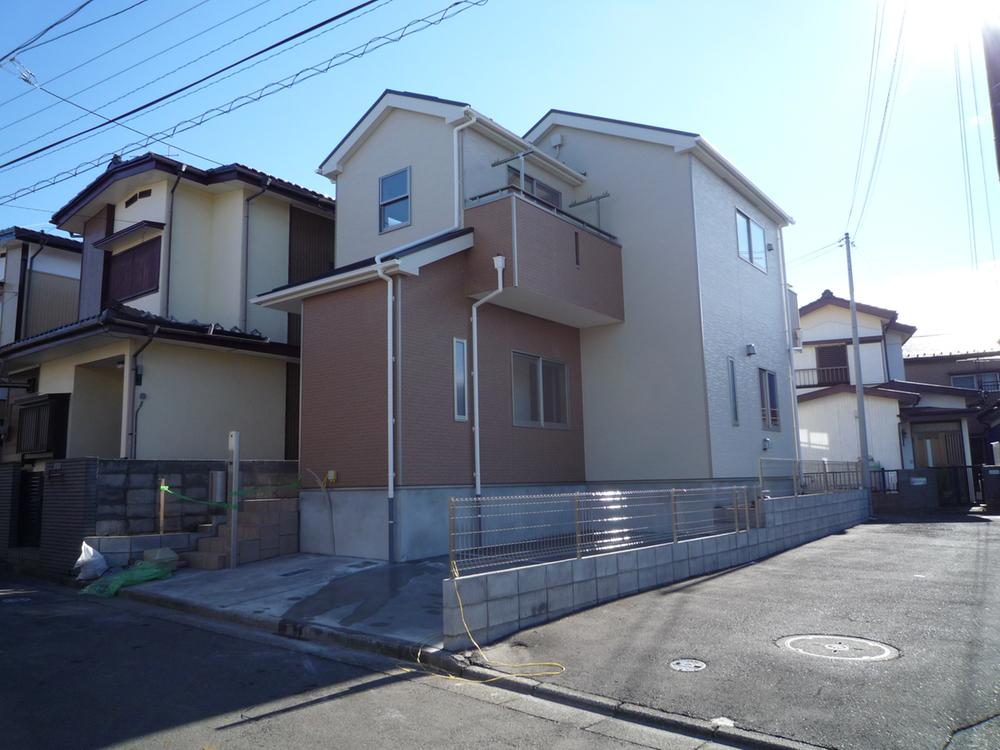 Local appearance photo. Local (11 May 2013) Shooting